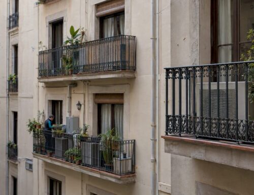 Aire acondicionado en fachada en Barcelona: qué dice la normativa