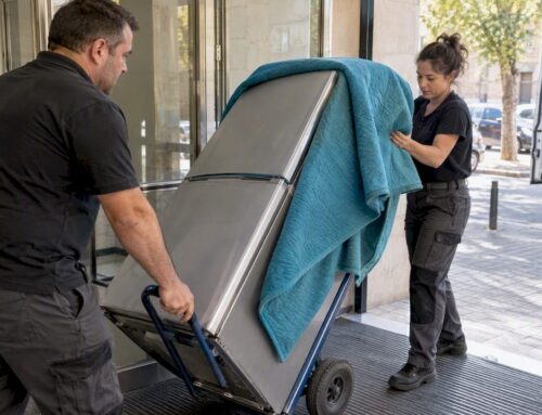 Transportar nevera acostada: cuándo es seguro y cómo hacerlo